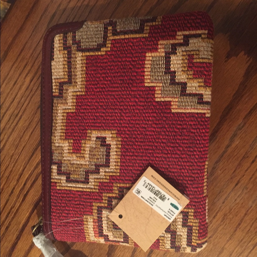 ***NWT*** Patricia Nash Cassini Wristlet